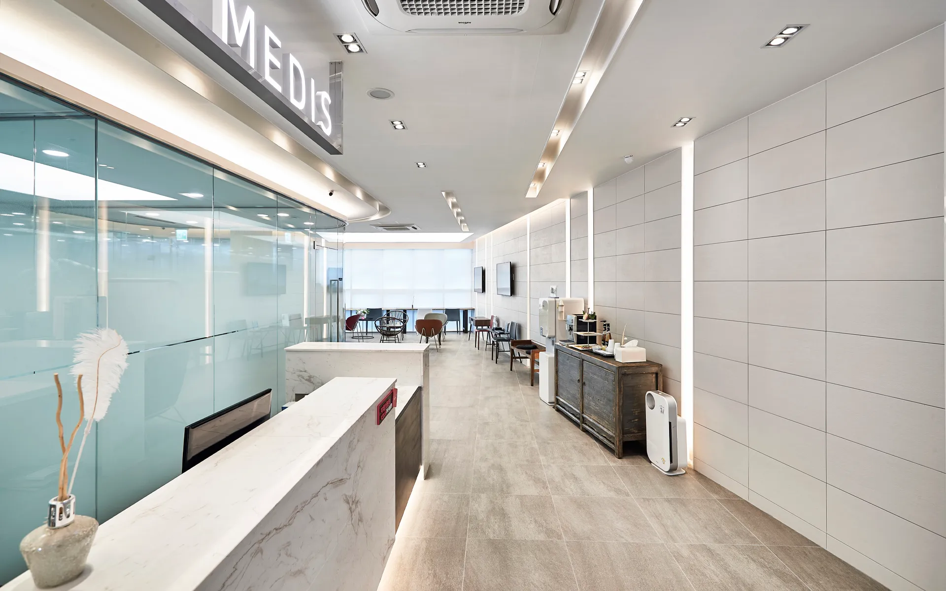 메디스 치과 로비